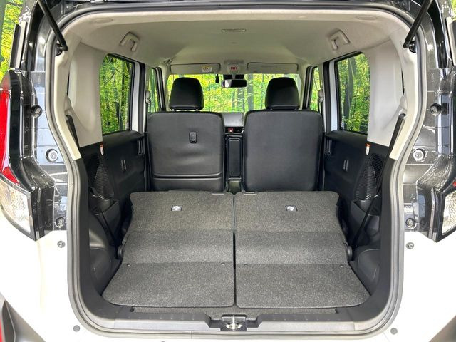 ���i�̂���������ʋ΁A���}���ɏ\���ȉ׎��X�y�[�X���m�ۂ��Ă���܂��B�Z�J���h�V�[�g��|���ƁA�傫�ȉו��̐ύڂ��\�ł���