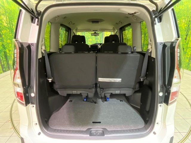 普段のお買い物や通勤、送迎等に十分な荷室スペースを確保しております。セカンドシートを倒すと、大きな荷物の積載も可能です♪