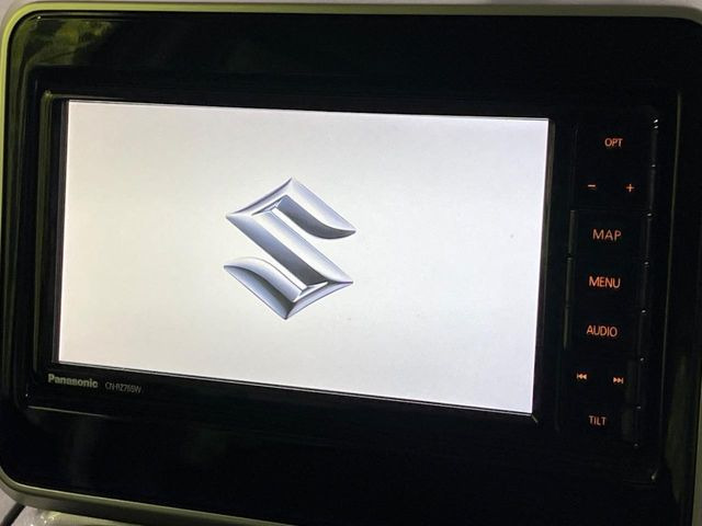 【純正ナビ】人気の純正ナビを装備しております。ナビの使いやすさはもちろん、オーディオ機能も充実!キャンプや旅行はもちろん、通勤や買い物など普段のドライブも楽しくなるはず♪