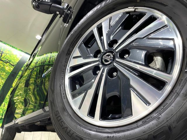 【純正15インチアルミホイール】外観にマッチした純正アルミホイールを装着しております。各種社外アルミホイールや、スタッドレスタイヤも取扱いしております。是非ご相談ください♪
