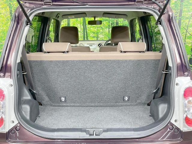 普段のお買い物や通勤、送迎等に十分な荷室スペースを確保しております。セカンドシートを倒すと、大きな荷物の積載も可能です♪