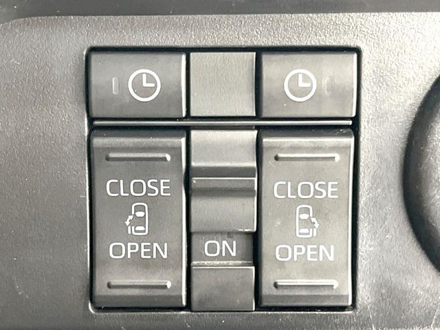 【両側パワースライドドア】スマートキーや運転席のスイッチで後席両側スライドドアの開閉が可能♪電動だから力を入れてドアを開ける必要が無く、小さなお子様でも簡単に開け閉めでき快適です♪