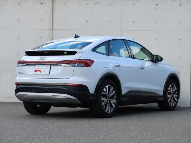 Q4スポーツバックe-tron45 アドバンスト