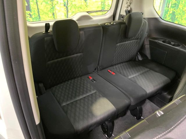 3列目シートはもちろん状態良好☆大人でもゆったりと座って頂けますので、大人数でのお出かけもラクラクです♪ご家族で、気の知れた仲間で、ドライブに行くのが楽しみですね♪
