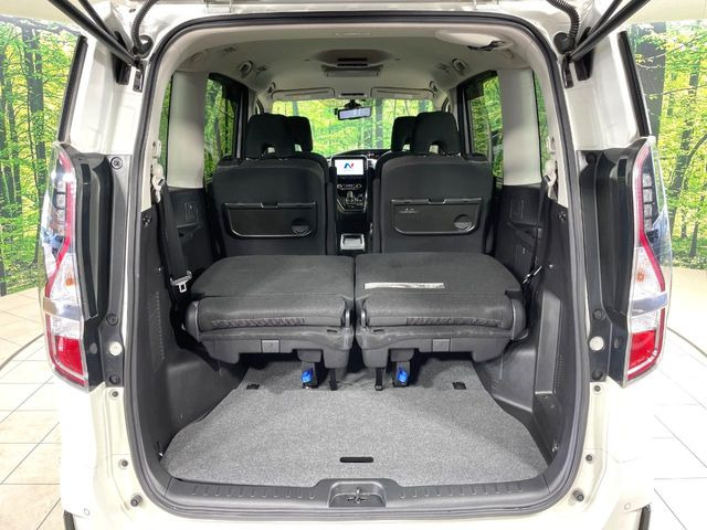 ���i�̂���������ʋ΁A���}���ɏ\���ȉ׎��X�y�[�X���m�ۂ��Ă���܂��B�Z�J���h�V�[�g��|���ƁA�傫�ȉו��̐ύڂ��\�ł���