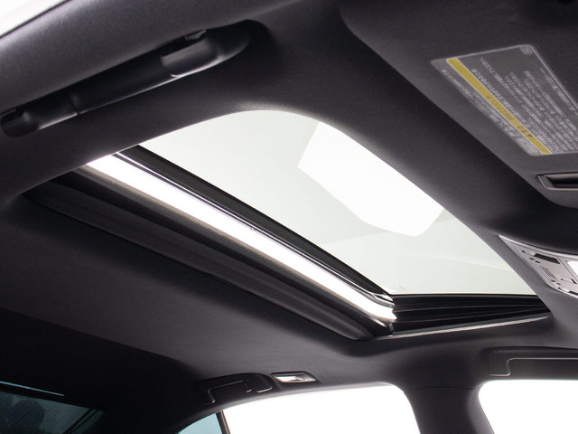 �l�C�����̃T�����[�t���t���Ă��܂�!�㉺�`���g�ɑO��X���C�h�@�\���t���Ă��܂��̂ŁA�l�X�ȃh���C�u�V�[���Ŋ��􂵂Ă���܂�!!�J��������ԓ���Ԃ͋C�����������ł���!����̊����Ă݂ĉ�����!