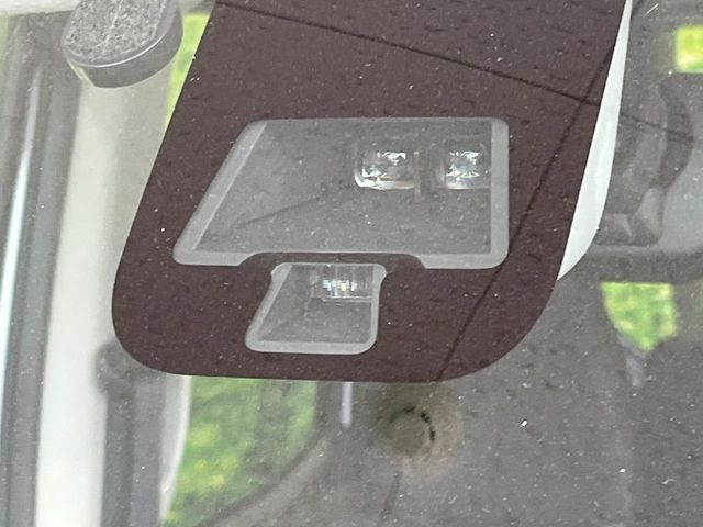 �y�G�}�[�W�F���V�[�u���[�L�z���s���ɑO���̎ԗ�����F�����A�Փ˂������Ȏ��͌x��ƃu���[�L�ŏՓˉ���Ɣ�Q�y�����A�V�X�g�B�����S�Ƀh���C�u�����y���݂��������܂��B