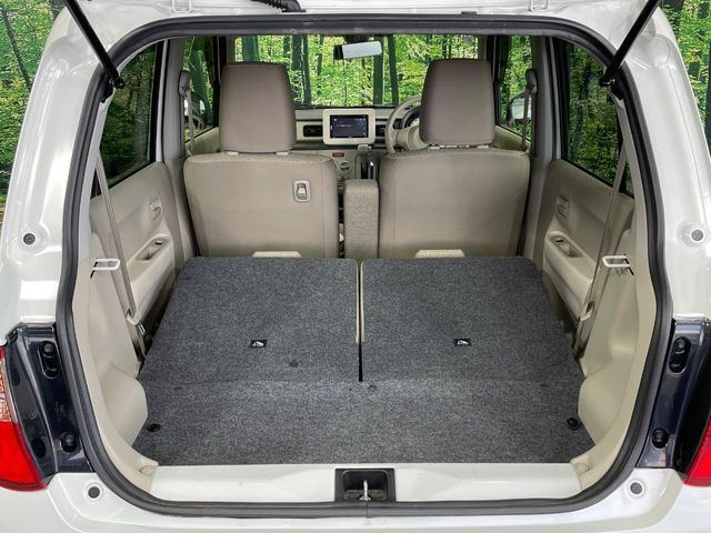 ���i�̂���������ʋ΁A���}���ɏ\���ȉ׎��X�y�[�X���m�ۂ��Ă���܂��B�Z�J���h�V�[�g��|���ƁA�傫�ȉו��̐ύڂ��\�ł���