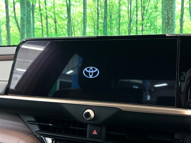 【12.3インチワイドナビ】高級感とインパクトのある大型ワイドナビを装備。各種オーディオ操作はもちろん、横長ワイド画面でのマップ2分割表示など、利便性も高いナビです♪