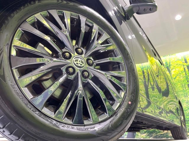 【純正19インチアルミホイール】外観にマッチした純正アルミホイールを装着しております。各種社外アルミホイールや、スタッドレスタイヤも取扱いしております。是非ご相談ください♪