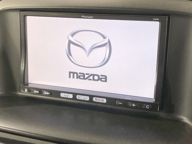 【純正ナビ】人気の純正ナビを装備しております。ナビの使いやすさはもちろん、オーディオ機能も充実!キャンプや旅行はもちろん、通勤や買い物など普段のドライブも楽しくなるはず♪