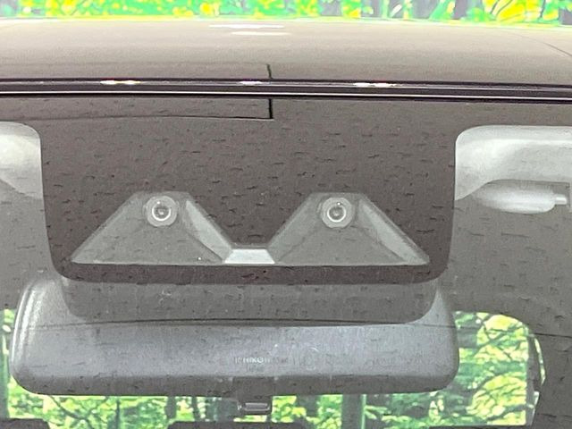 【トヨタセーフティセンス】走行中に前方の車両等を認識し、衝突しそうな時は警報とブレーキで衝突回避と被害軽減をアシスト。より安全にドライブをお楽しみいただけます。