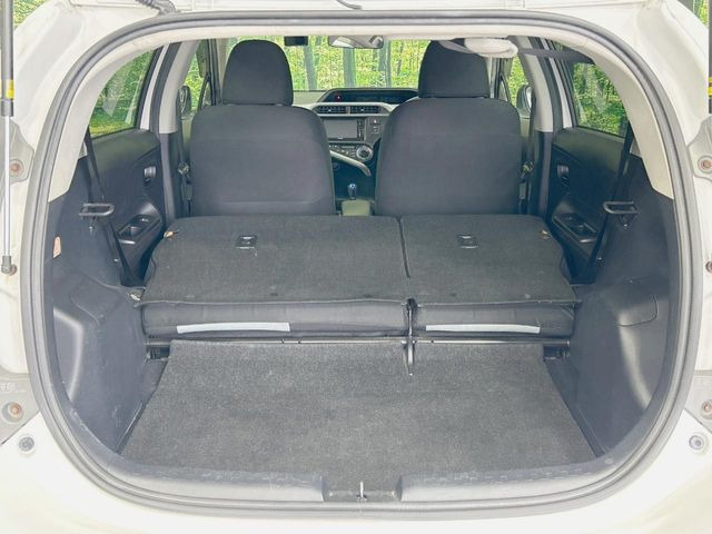 ���i�̂���������ʋ΁A���}���ɏ\���ȉ׎��X�y�[�X���m�ۂ��Ă���܂��B�Z�J���h�V�[�g��|���ƁA�傫�ȉו��̐ύڂ��\�ł���