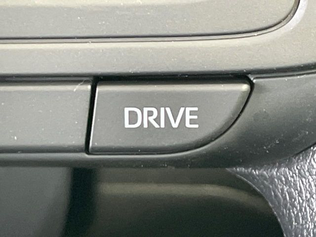 【ドライブモードスイッチ】コンフォートな乗り味からスポーティな乗り味までスイッチ一つで切り替え可能。シーンや気分に合わせたモードを選べば、いつものドライブがより一層楽しくなります♪