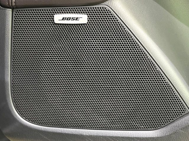 �yBOSE�T�E���h�V�X�e���z���[�J�[�I�v�V�����̍��i�ʃT�E���h�V�X�e���𓋍ځB��p�̃`���[�j���O���{���ꂽ�召�l�X�ȃX�s�[�J�[����ǎ��ȃT�E���h���t�ł��A�Տꊴ���ӂ�鉹����Ԃ����o���܂��B