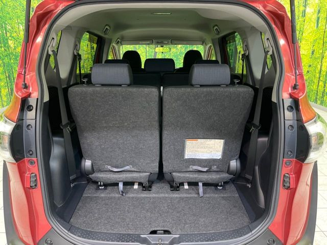 ���i�̂���������ʋ΁A���}���ɏ\���ȉ׎��X�y�[�X���m�ۂ��Ă���܂��B�T�[�h�V�[�g��|���ƁA�傫�ȉו��̐ύڂ��\�ł���