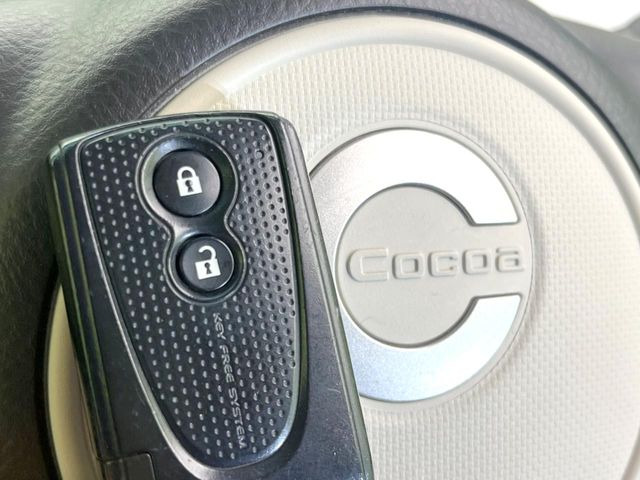 �y�L�[�t���[�V�X�e���z�J�o����|�P�b�g�ɓ��ꂽ�܂܂ł��h�A�̎{���E�������\�ȃX�}�[�g�L�[�𑕔��B�G���W���̃I���E�I�t�����J�M�����o���K�v����������Ƃ��Ă��֗��ł���