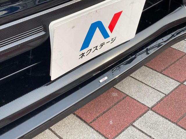 【STIスタイルパッケージ】フロント・サイド・リアをSTIのエアロで統一。外観のスポーティーさを際立たせてくれるだけでなく、高速走行時の空力バランスを最適化してくれます。