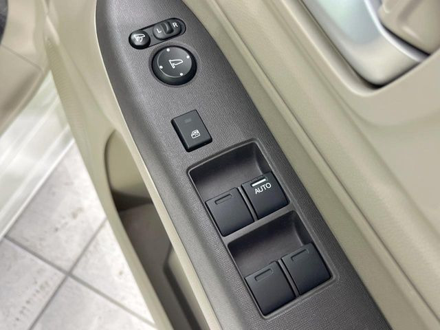 �y�d���i�[�~���[�z�T�C�h�~���[�͓d���i�[���ƂȂ��Ă���A�������ԏ�ł��L�Y�������X�N��}�����܂��B