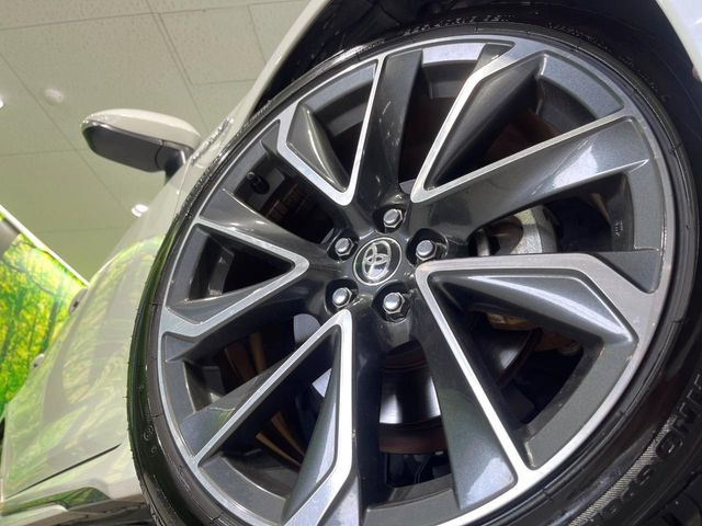 �y����18�C���`�A���~�z�C�[���z�O�ςɃ}�b�`���������A���~�z�C�[���𑕒����Ă���܂��B�e��ЊO�A���~�z�C�[����A�X�^�b�h���X�^�C�����戵�����Ă���܂��B���񂲑��k����������