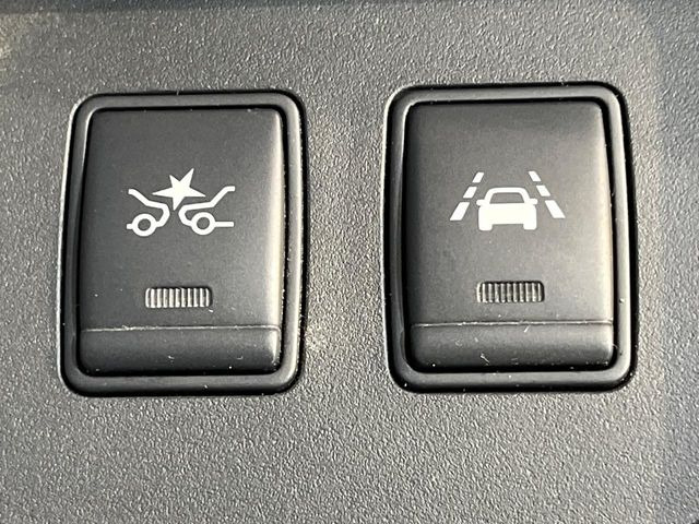 �y�C���e���W�F���g�G�}�[�W�F���V�[�u���[�L�z�t�����g�J�����őO���̎ԗ�����s�҂����m�B�Փ˂������Ȏ��͏Փ˔�Q�y���u���[�L���쓮�A�Փˉ�����T�|�[�g�B�����S�Ƀh���C�u�����y���݂��������܂��B