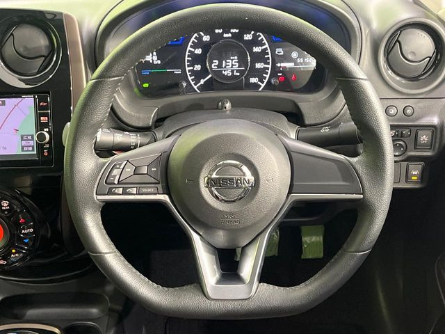 �y�����v�����X�e�A�����O�z�㎿�Ȋv���g�p���邱�ƂŁA��ɂ����������݂ƂĂ��^�]���₷���n���h���ł���