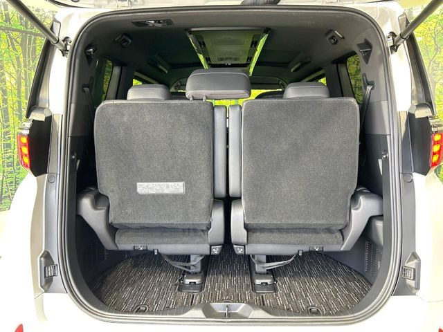 ���i�̂���������ʋ΁A���}���ɏ\���ȉ׎��X�y�[�X���m�ۂ��Ă���܂��B�Z�J���h�V�[�g��|���ƁA�傫�ȉו��̐ύڂ��\�ł���