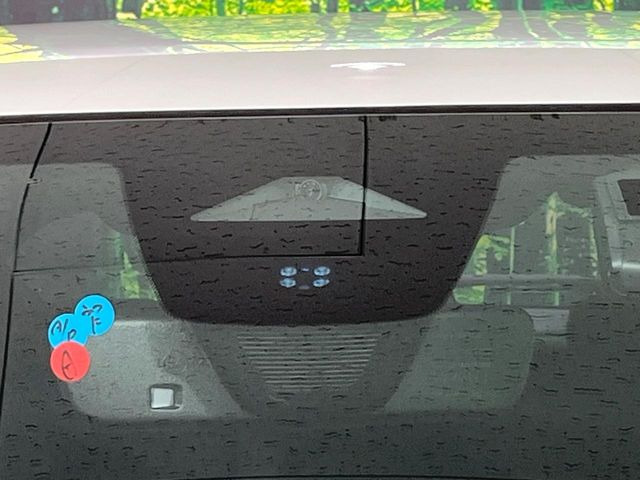 �y�z���_�Z���V���O�z���s���ɑO���̎ԗ�����F�����A�Փ˂������Ȏ��͌x��ƃu���[�L�ŏՓˉ���Ɣ�Q�y�����A�V�X�g�B�����S�Ƀh���C�u�����y���݂��������܂��B