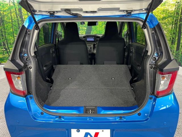 ���i�̂���������ʋ΁A���}���ɏ\���ȉ׎��X�y�[�X���m�ۂ��Ă���܂��B�Z�J���h�V�[�g��|���ƁA�傫�ȉו��̐ύڂ��\�ł���