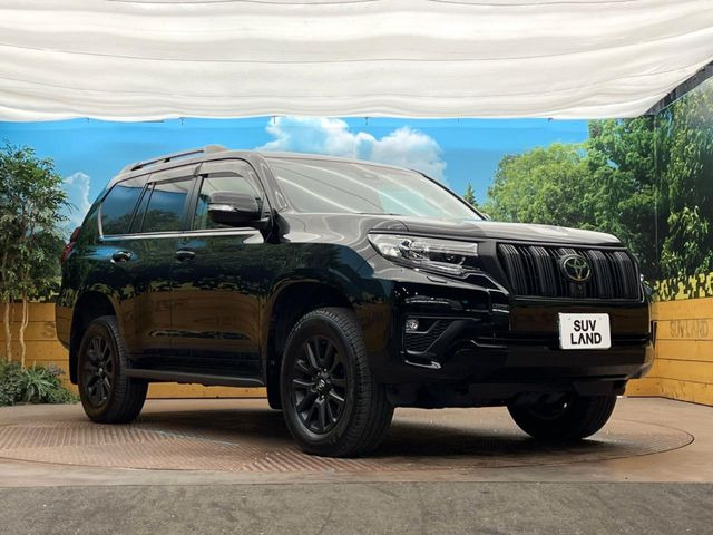 高透明度のガラス皮膜で撥水はもちろん、上質なツヤ・光沢を実現。紫外線や酸性雨から大切な愛車を保護し、色あせ・劣化を防止。「弾スプラッシュコート」、「弾プリミッサコート」からお選びいただけます。