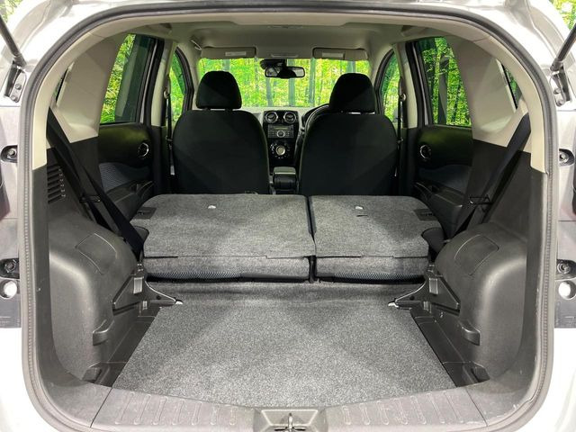 ���i�̂���������ʋ΁A���}���ɏ\���ȉ׎��X�y�[�X���m�ۂ��Ă���܂��B�Z�J���h�V�[�g��|���ƁA�傫�ȉו��̐ύڂ��\�ł���