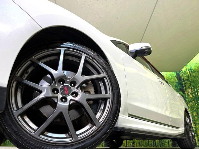 �y�����I�v�V����18�C���`�A���~�z�C�[���z�����I�v�V�����z�C�[���𑕒��B���s���\�̌���ɉ����A�O�ς����X�^�C���b�V���ɂȂ��Ă��܂��B