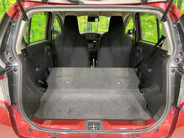 ���i�̂���������ʋ΁A���}���ɏ\���ȉ׎��X�y�[�X���m�ۂ��Ă���܂��B�Z�J���h�V�[�g��|���ƁA�傫�ȉו��̐ύڂ��\�ł���