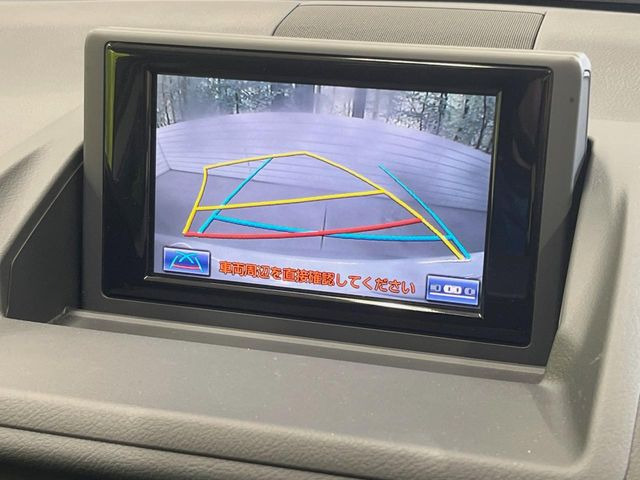 【バックカメラ】駐車時に後方がリアルタイム映像で確認できます。大型商業施設や立体駐車場での駐車時や、夜間のバック時に大活躍!運転スキルに関わらず、今や必須となった装備のひとつです!