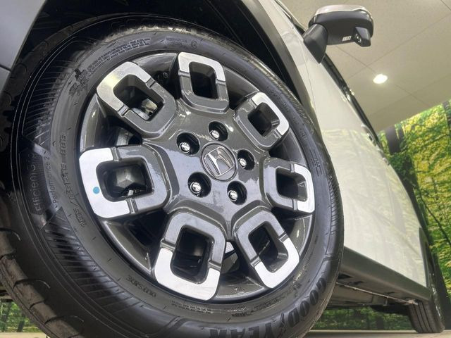 �y�O���[�h��p����15�C���`�A���~�z�C�[���z�f�U�C�����̍��������A���~�z�C�[���𑕒����Ă���܂��B�e��ЊO�A���~�z�C�[����A�X�^�b�h���X�^�C�����戵�����Ă���܂��B���񂲑��k����������