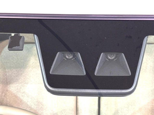 �y�X�}�[�g�A�V�X�g�z���s���ɑO���̎ԗ�����F�����A�Փ˂������Ȏ��͌x��ƃu���[�L�ŏՓˉ���Ɣ�Q�y�����A�V�X�g�B�����S�Ƀh���C�u�����y���݂��������܂��B