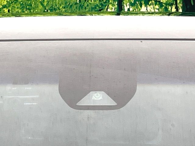 �y�z���_�Z���V���O�z���s���ɑO���̎ԗ�����F�����A�Փ˂������Ȏ��͌x��ƃu���[�L�ŏՓˉ���Ɣ�Q�y�����A�V�X�g�B�����S�Ƀh���C�u�����y���݂��������܂��B