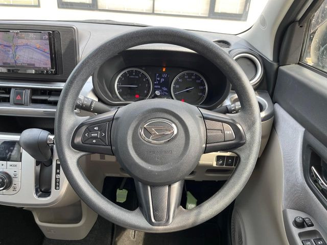 ステアリングも使用感が少なく、きれいな状態となっております♪