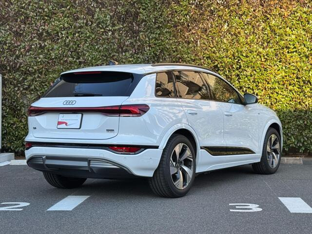Q6 e-tronクワトロ アドバンスト Sラインパッケージ 4WD