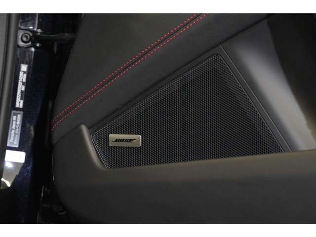 �I�[�f�B�I�̓I�v�V�����ɂ�BOSE�T�E���h���̗p����Ă���܂��B���E�I�ɍ����]�����󂯂Ă���BOSE�͒ቹ���獂����܂ł�������Ɖ��y��\�����Ă���܂��B���C�Ȃ�����̃h���C�u�����L���ɂ��Ă���܂��B