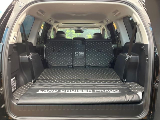 後席を格納すると、これだけの広さが!シーンに合わせたシートアレンジで、大きな荷物も積むことが出来ます♪