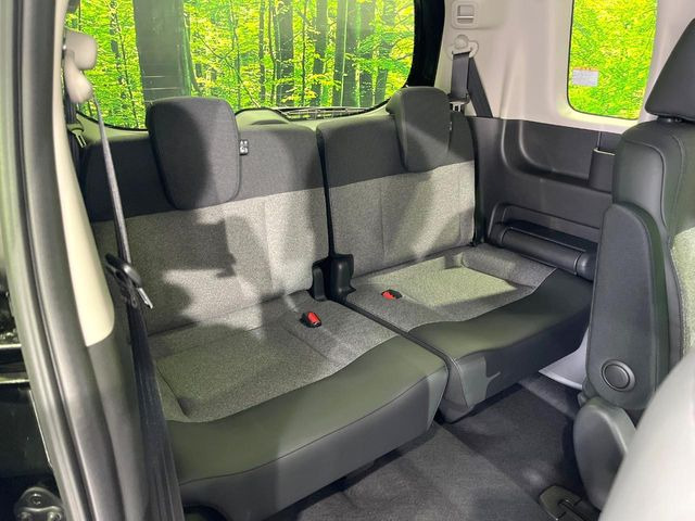 3列目シートはもちろん状態良好☆大人でもゆったりと座って頂けますので、大人数でのお出かけもラクラクです♪ご家族で、気の知れた仲間で、ドライブに行くのが楽しみですね♪