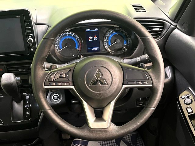 �y�����v�����X�e�A�����O�z�㎿�Ȋv���g�p���邱�ƂŁA��ɂ����������݂ƂĂ��^�]���₷���n���h���ł���