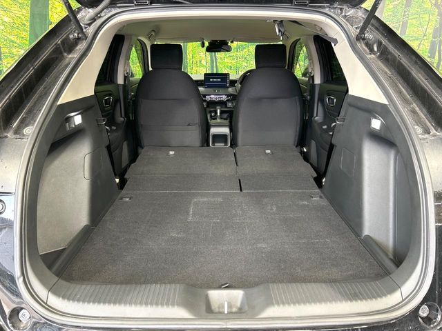 ���i�̂���������ʋ΁A���}���ɏ\���ȉ׎��X�y�[�X���m�ۂ��Ă���܂��B�Z�J���h�V�[�g��|���ƁA�傫�ȉו��̐ύڂ��\�ł���