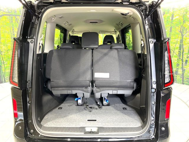 ���i�̂���������ʋ΁A���}���ɏ\���ȉ׎��X�y�[�X���m�ۂ��Ă���܂��B�T�[�h�V�[�g��|���ƁA�傫�ȉו��̐ύڂ��\�ł���