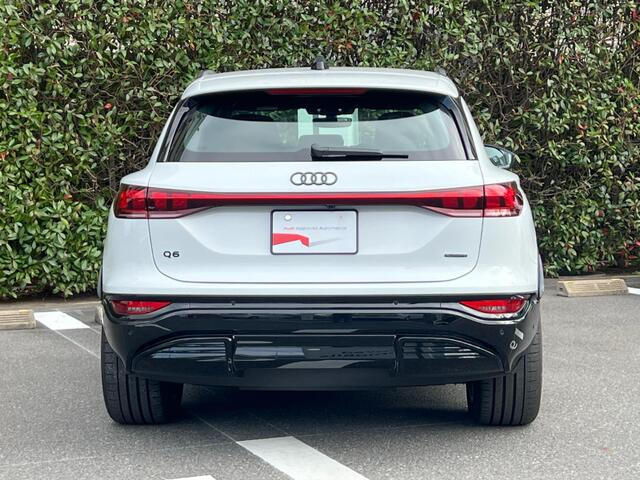 Q6 e-tronクワトロ アドバンスト Sラインパッケージ 4WD