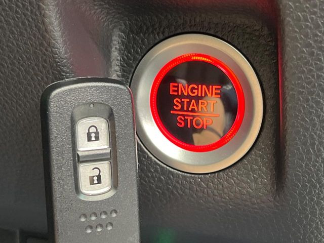 �yHonda�X�}�[�g�L�[�z�J�o����|�P�b�g�ɓ��ꂽ�܂܂ł��h�A�̎{���E�������\�ȃX�}�[�g�L�[�𑕔��B�G���W���̃I���E�I�t�����J�M�����o���K�v����������Ƃ��Ă��֗��ł���