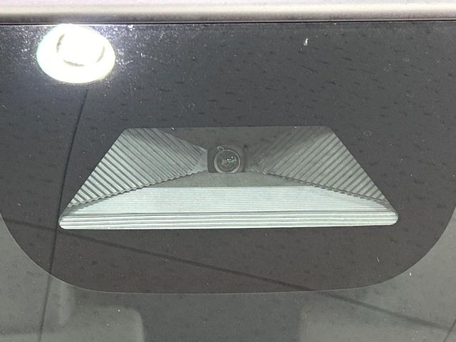 �y�z���_�Z���V���O�z���s���ɑO���̎ԗ�����F�����A�Փ˂������Ȏ��͌x��ƃu���[�L�ŏՓˉ���Ɣ�Q�y�����A�V�X�g�B�����S�Ƀh���C�u�����y���݂��������܂��B