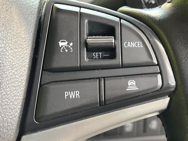 【アダプティブクルーズコントロール】高速道路での長距離走行が楽に!!自動で速度を保つクルーズコントロールが、衝突軽減システムと連携し、前方の車両を感知して車間を保つように速度調節してくれます!!