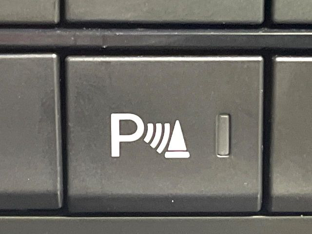 【クリアランスソナー】バンパーに付いたセンサーが障害物を検知!一定の距離に近づくとアラートで教えてくれます♪狭い駐車スペースや車庫入れ時も安心ですね☆